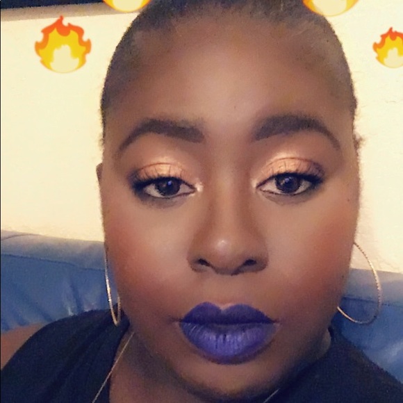 Meet your Posher, Dominique - Picture 1 of 1